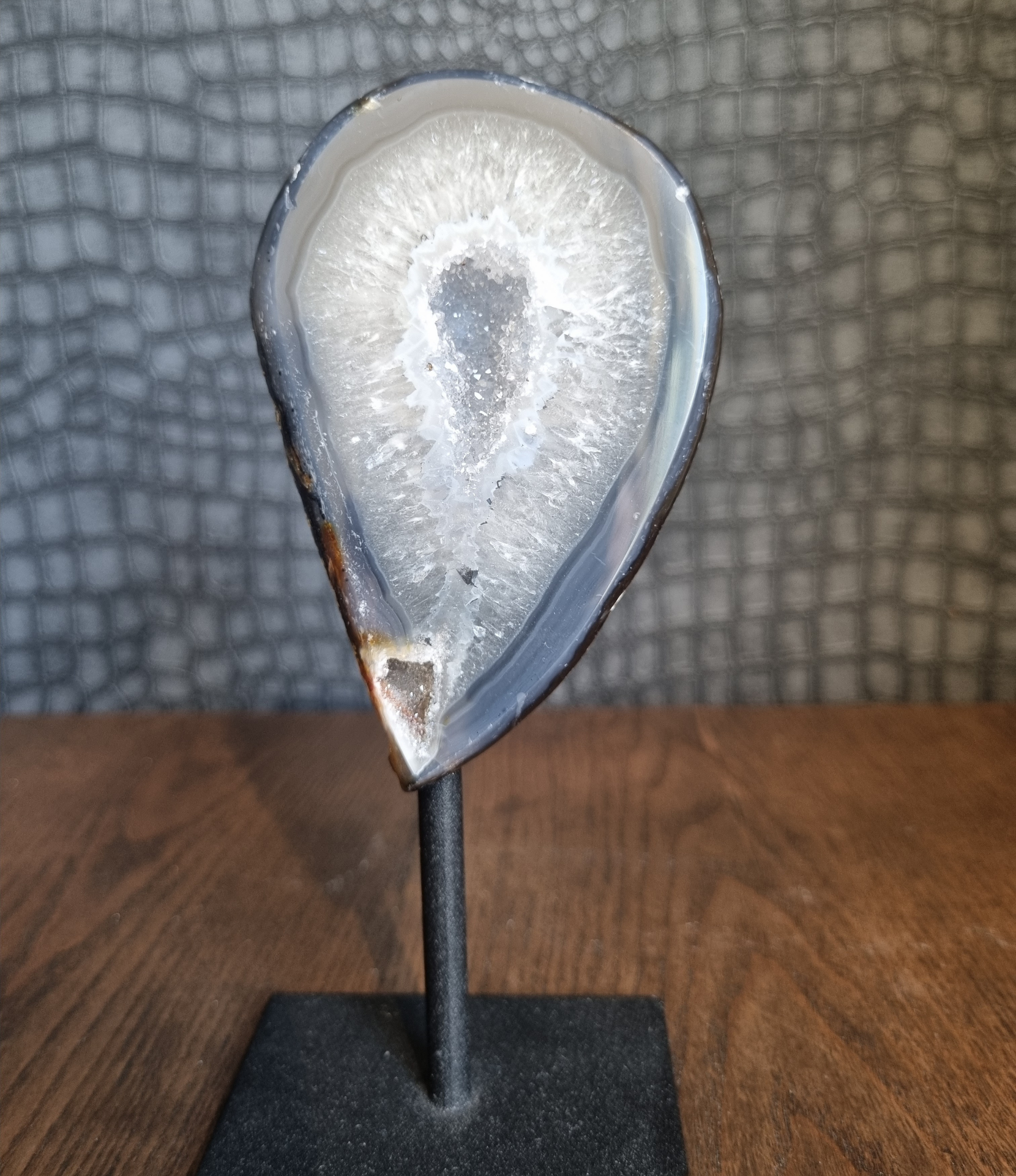 Agaat geode op standaard