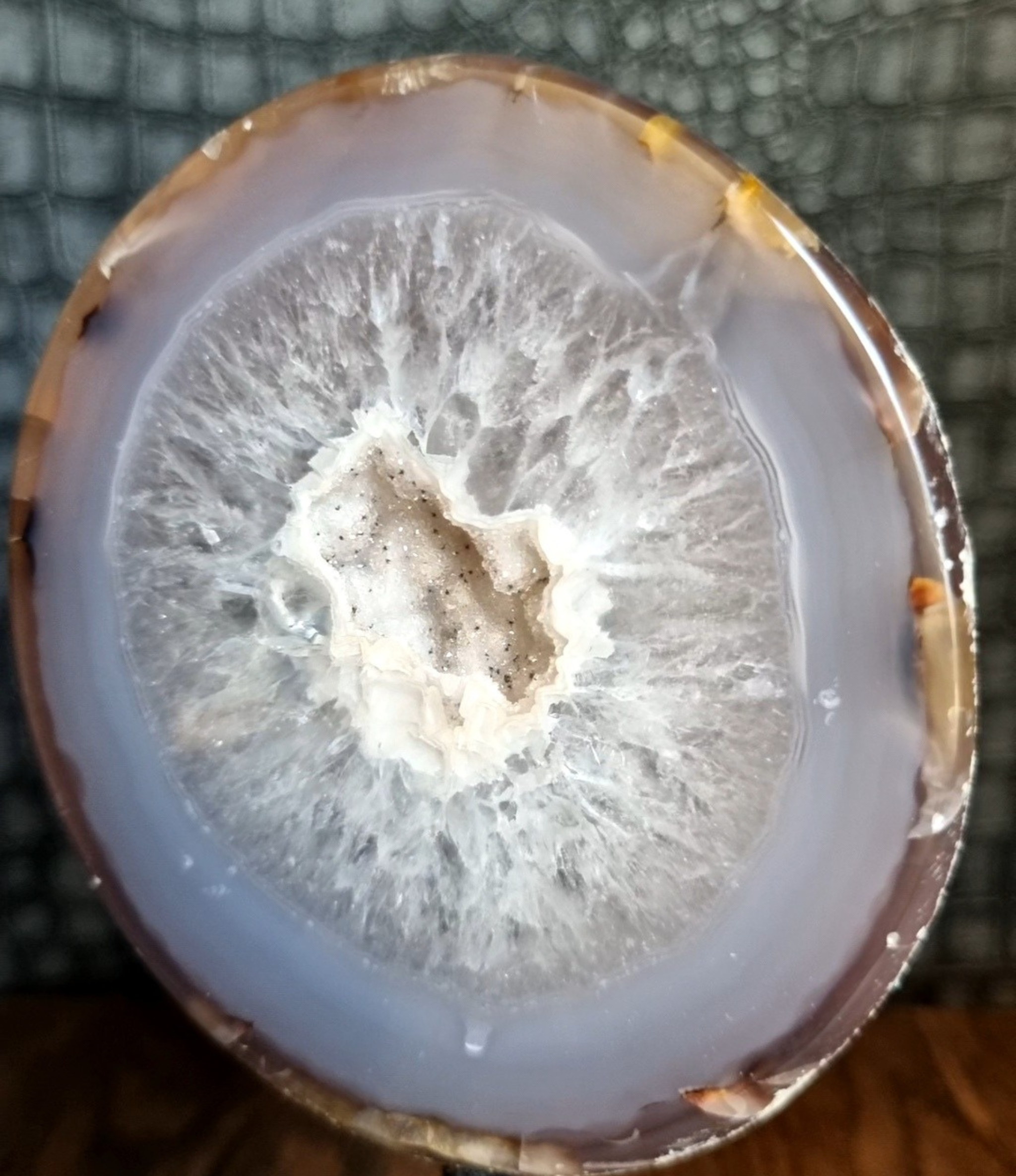 Agaat geode op standaard