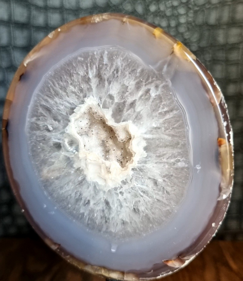 Agaat geode op standaard