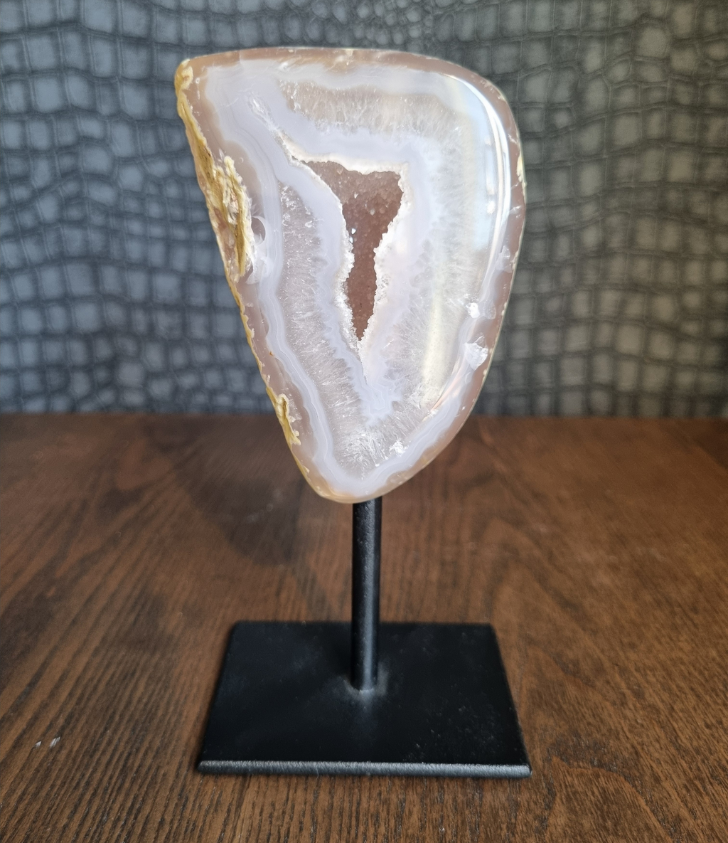 Agaat geode op standaard