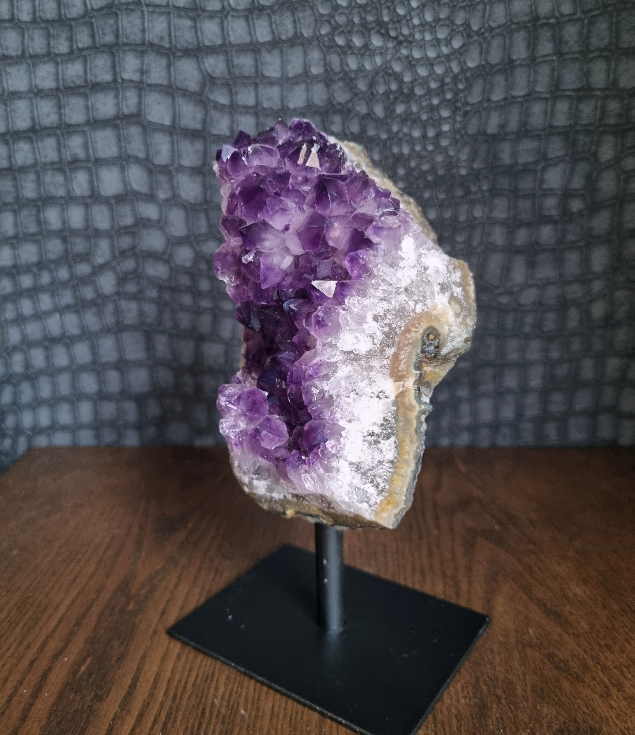 Amethist op standaard