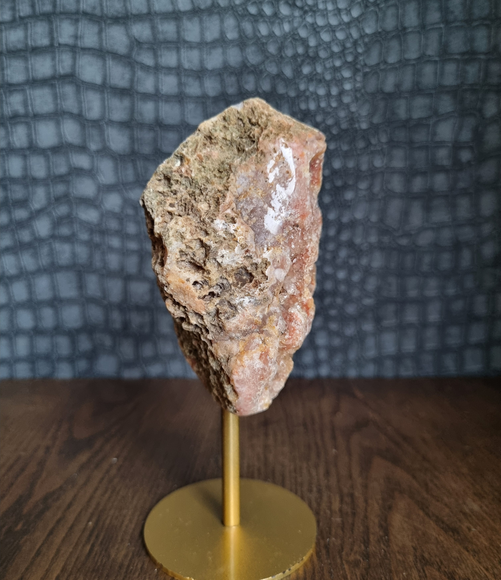 Roze amethist op standaard