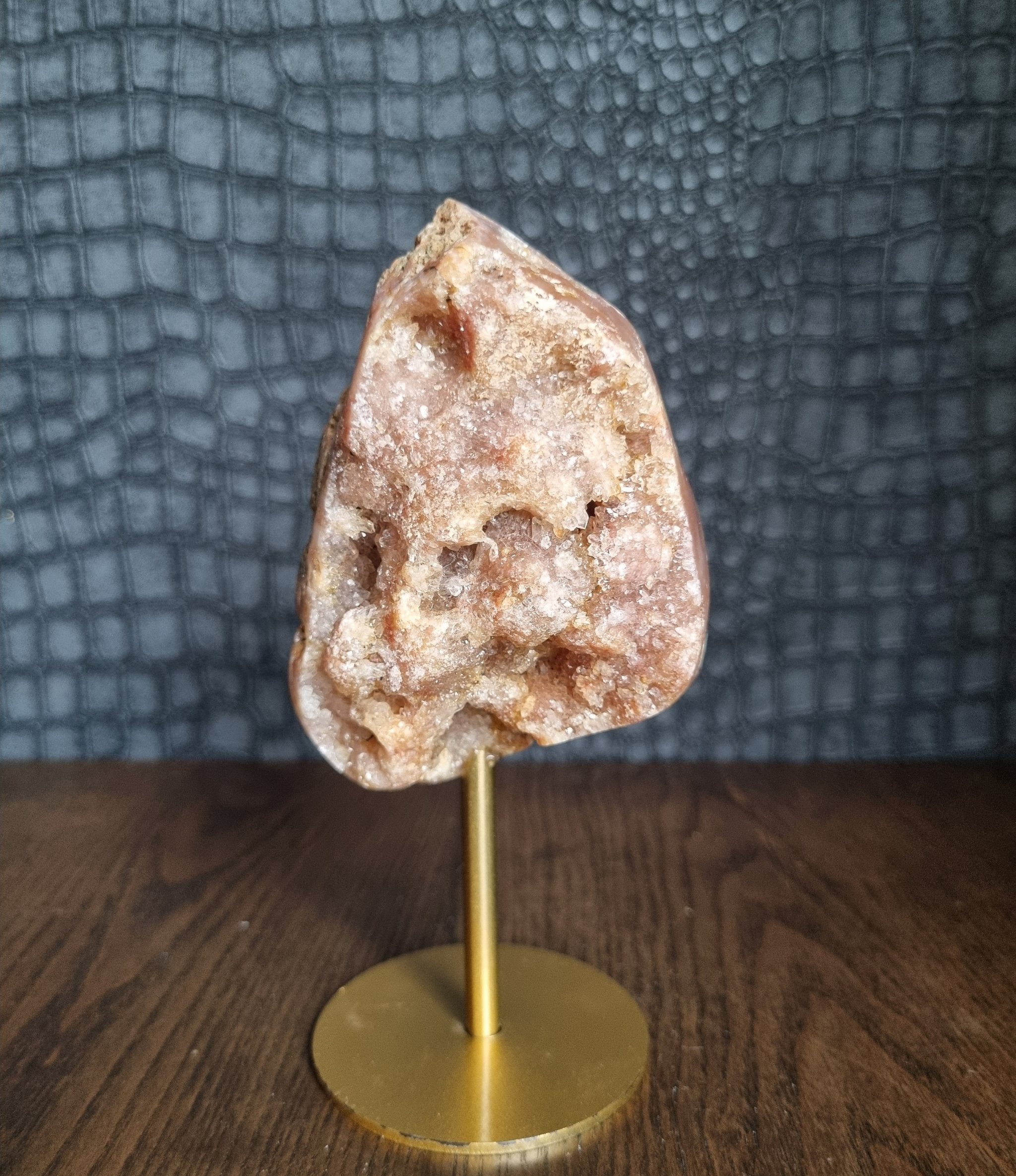 Roze amethist op standaard