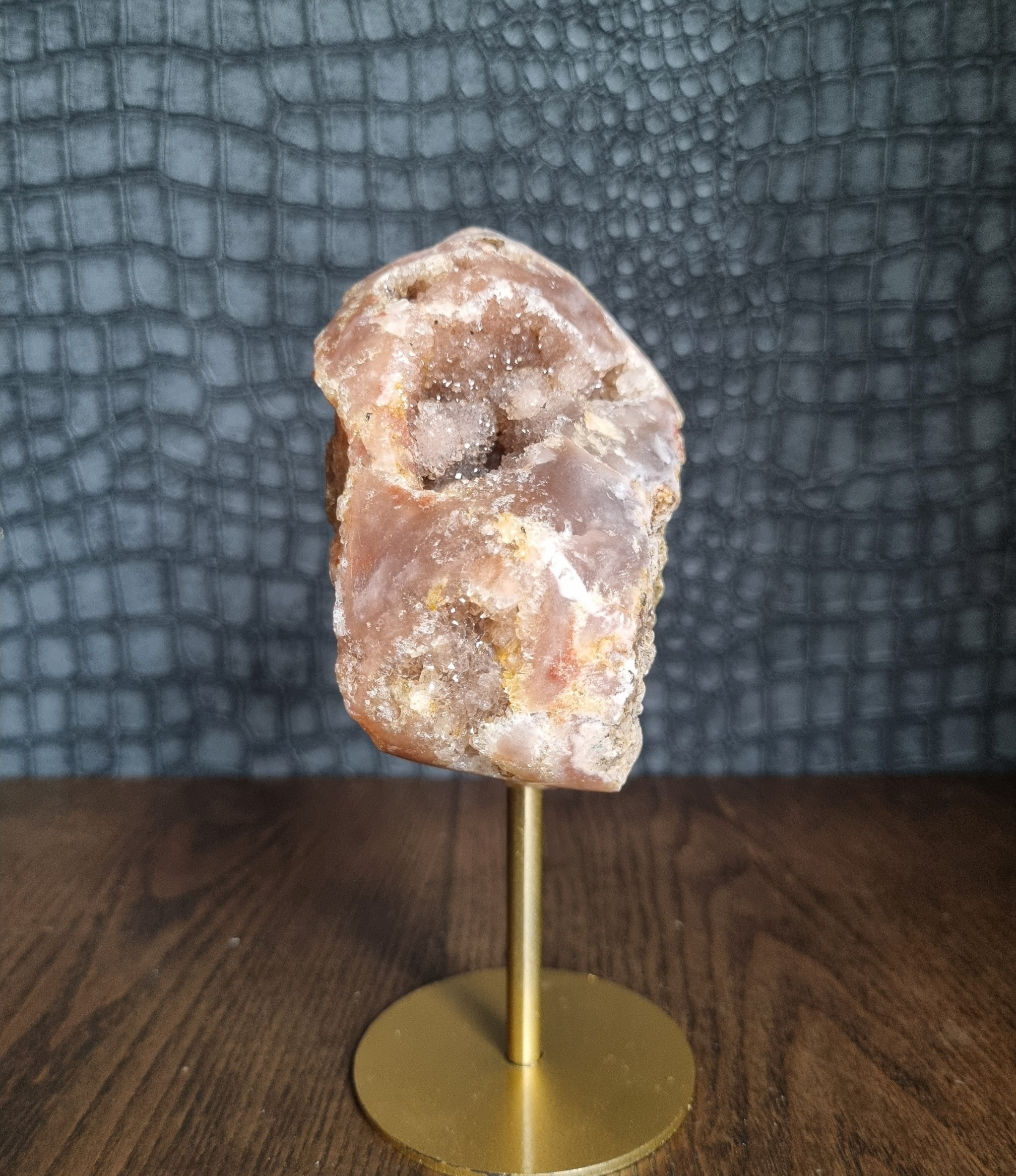 Roze amethist op standaard