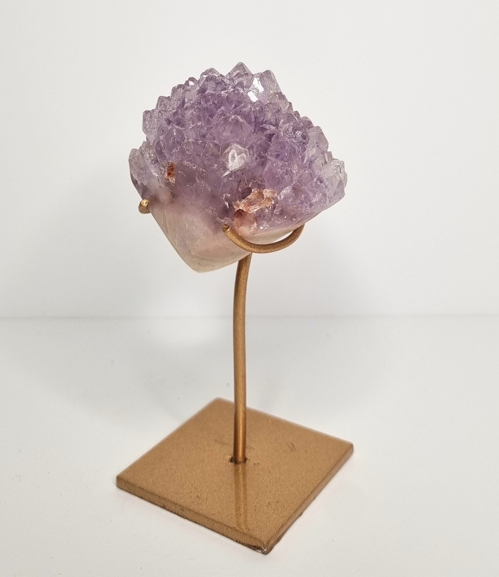 Roze amethist op standaard