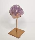 Roze amethist op standaard