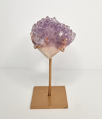 Roze amethist op standaard