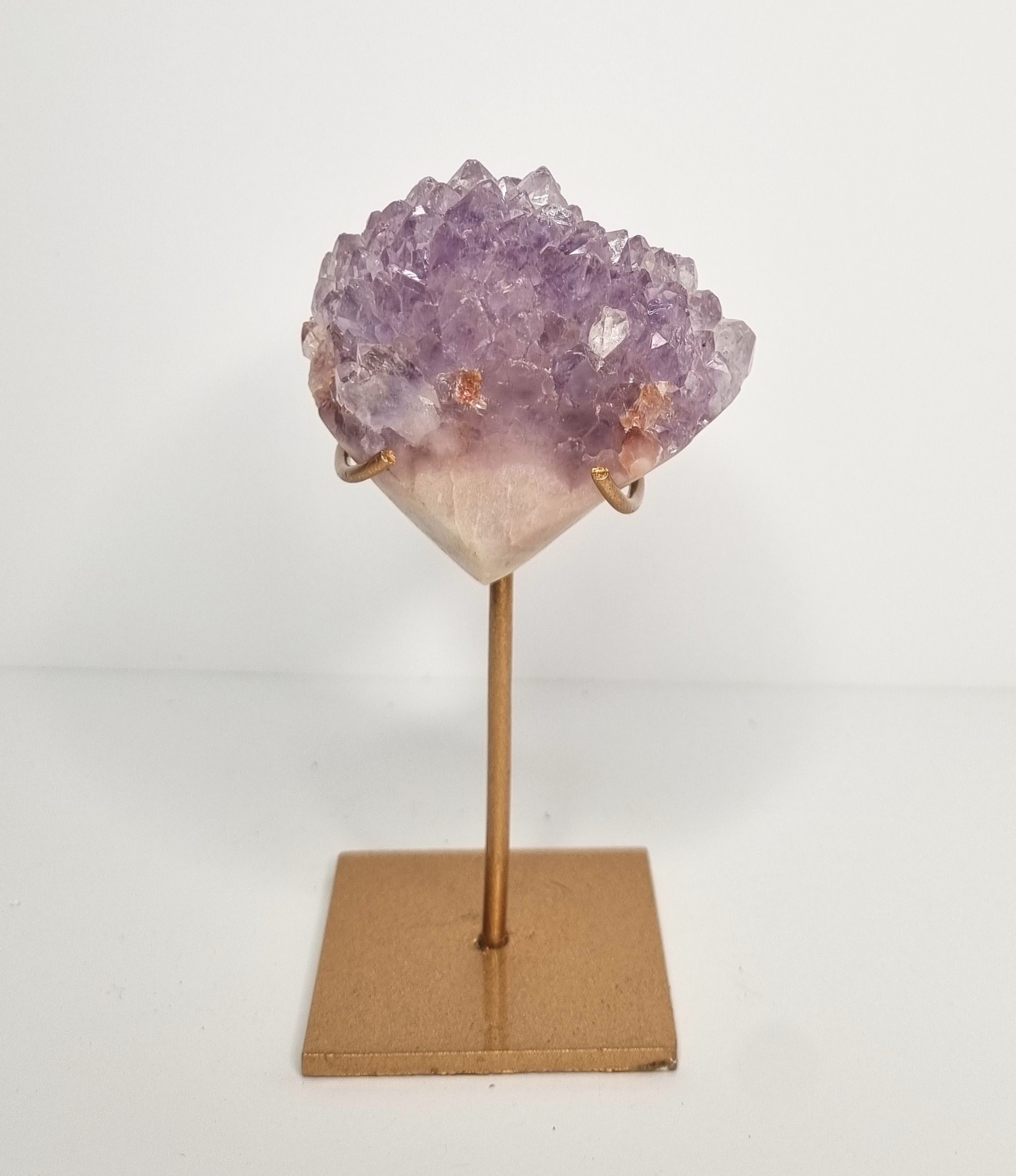 Roze amethist op standaard