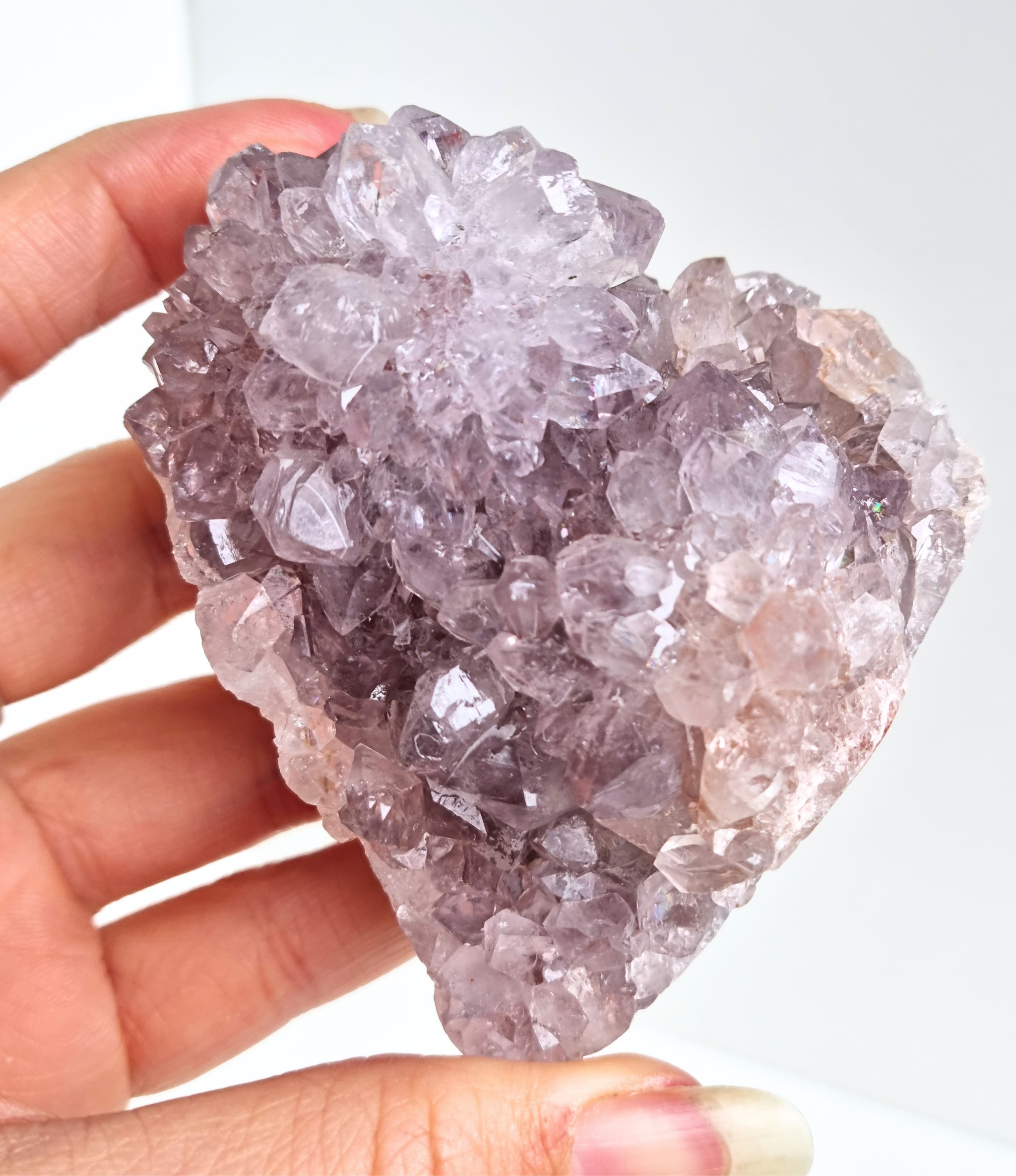 Roze amethist free form op standaard