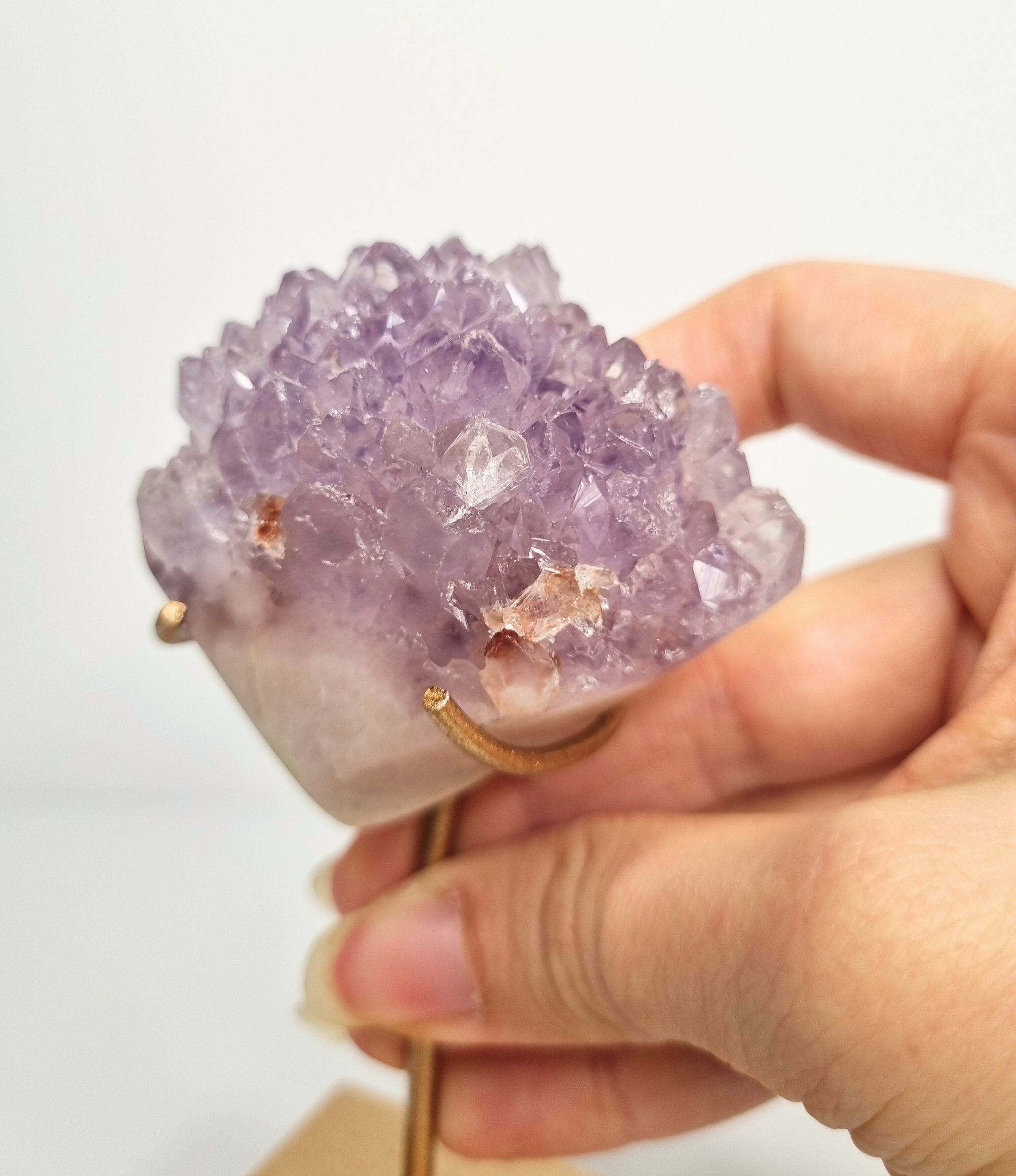 Roze amethist op standaard