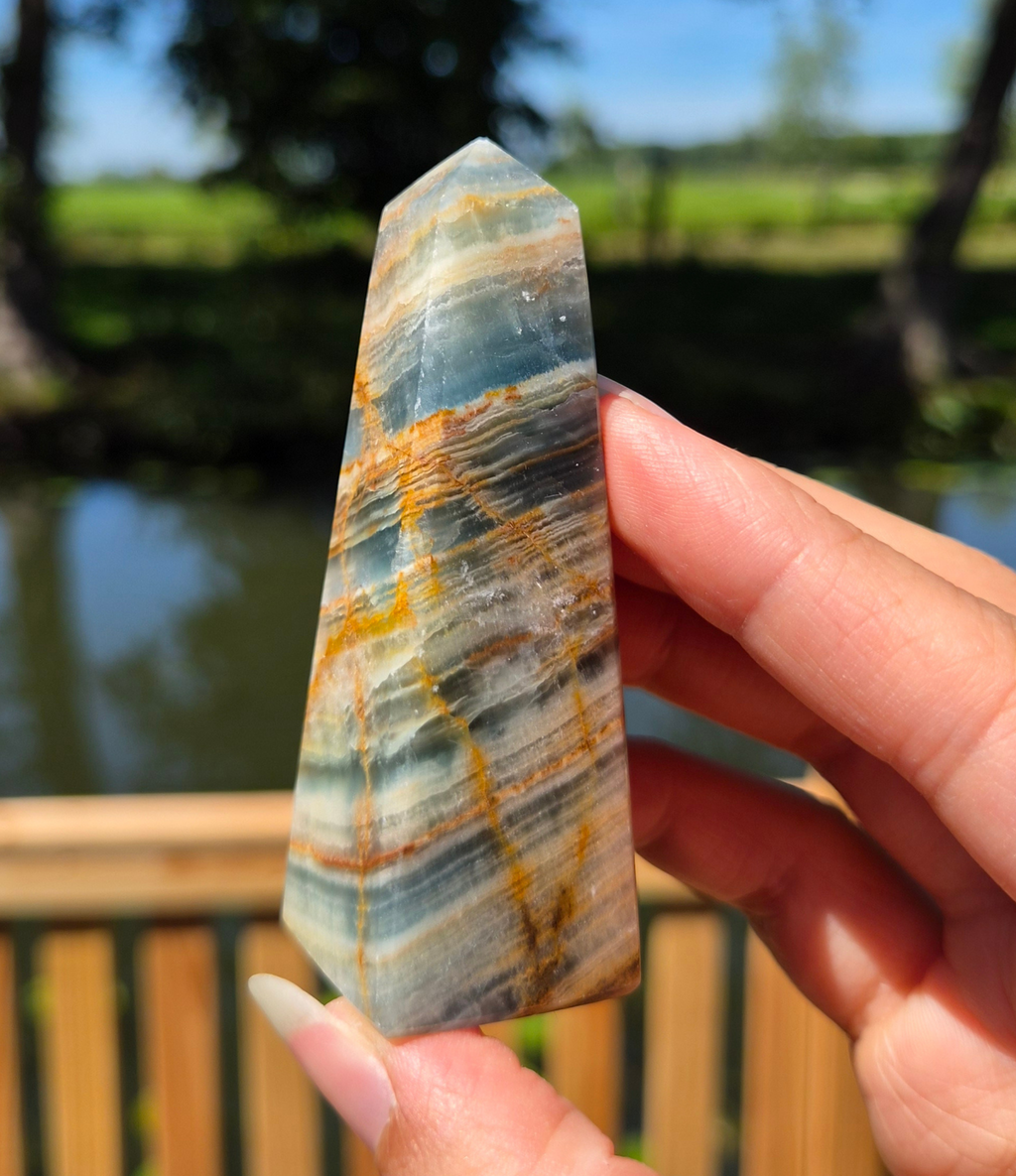 Blauwe onyx toren