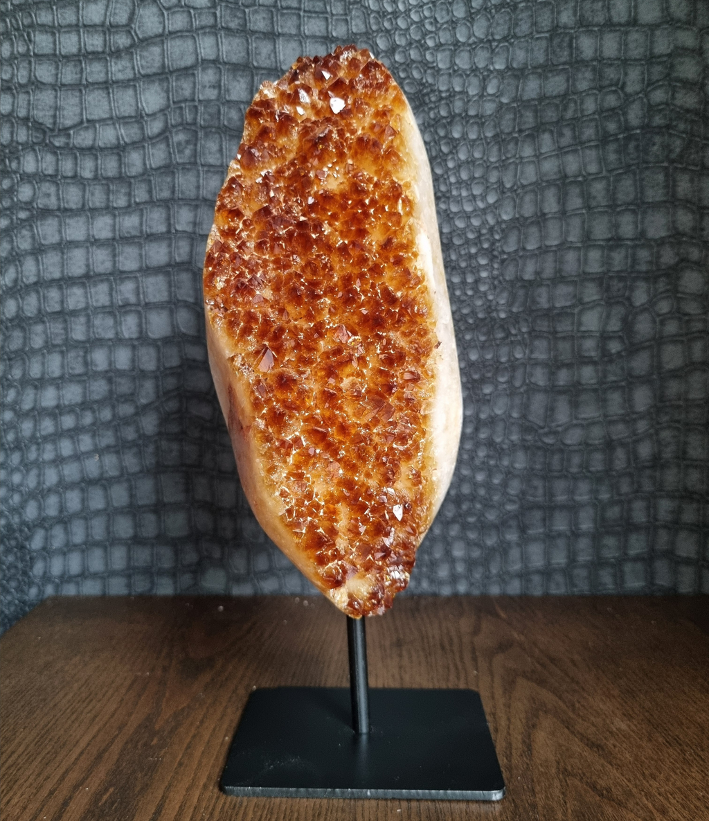 Gebrande amethist op standaard