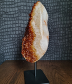 Gebrande amethist op standaard