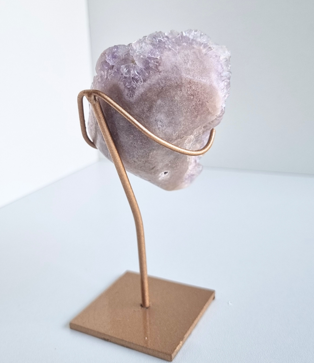 Roze amethist op standaard