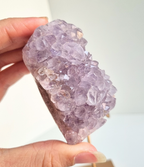 Roze amethist op standaard