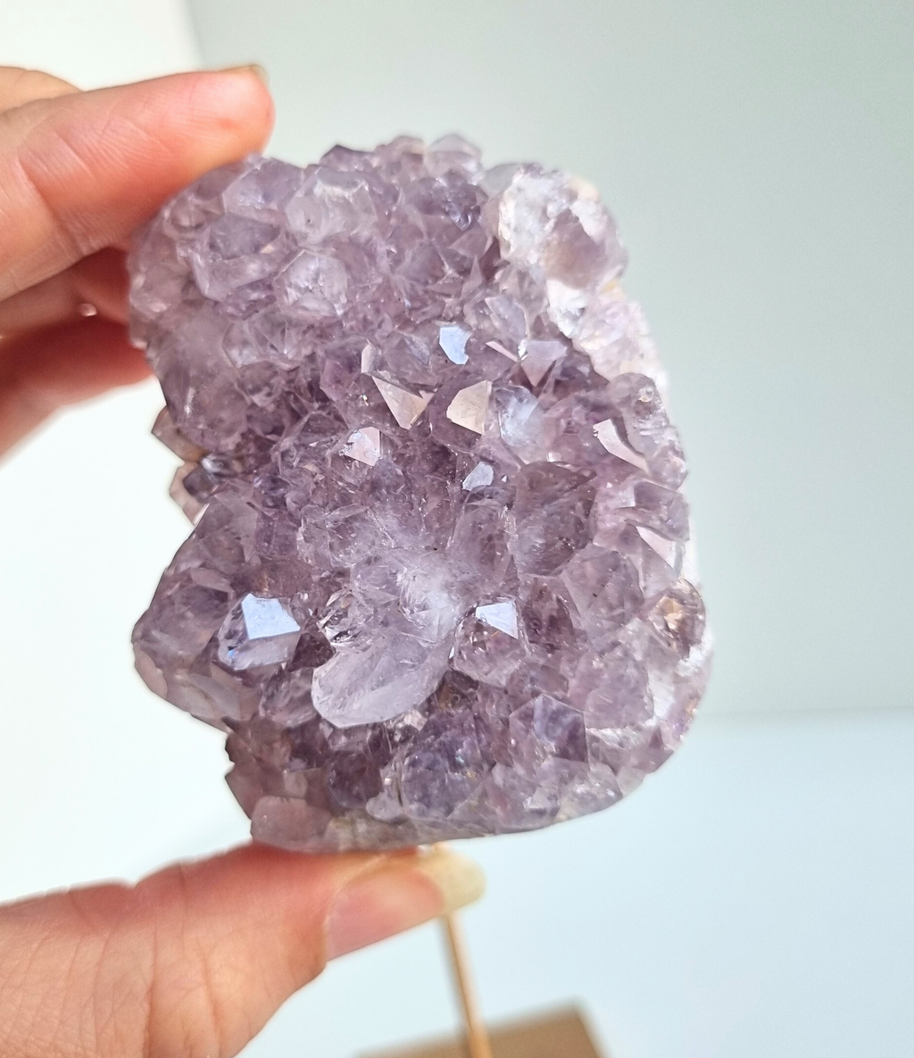 Roze amethist op standaard