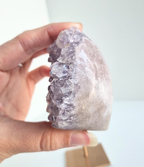 Roze amethist op standaard