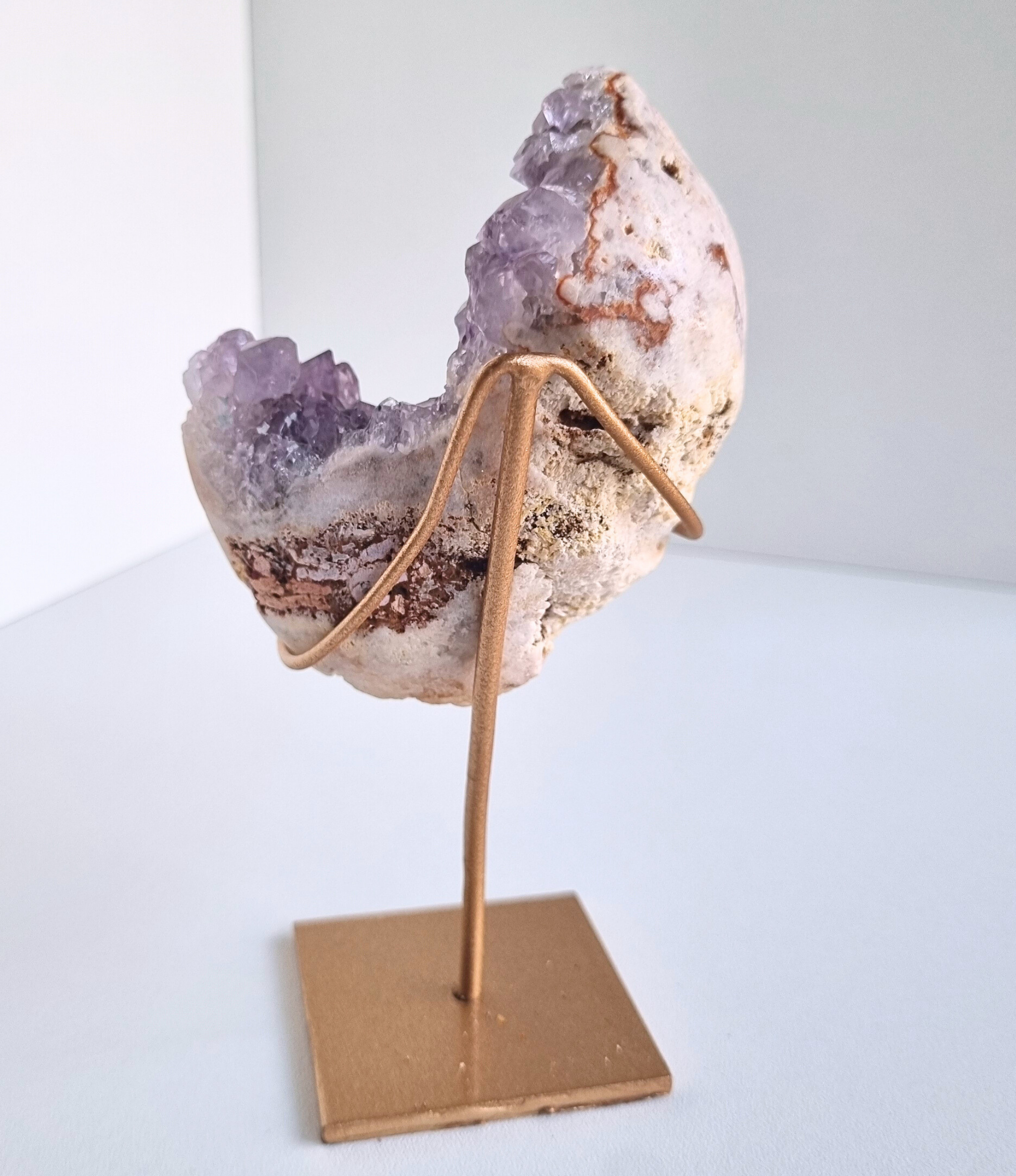 Roze amethist op standaard