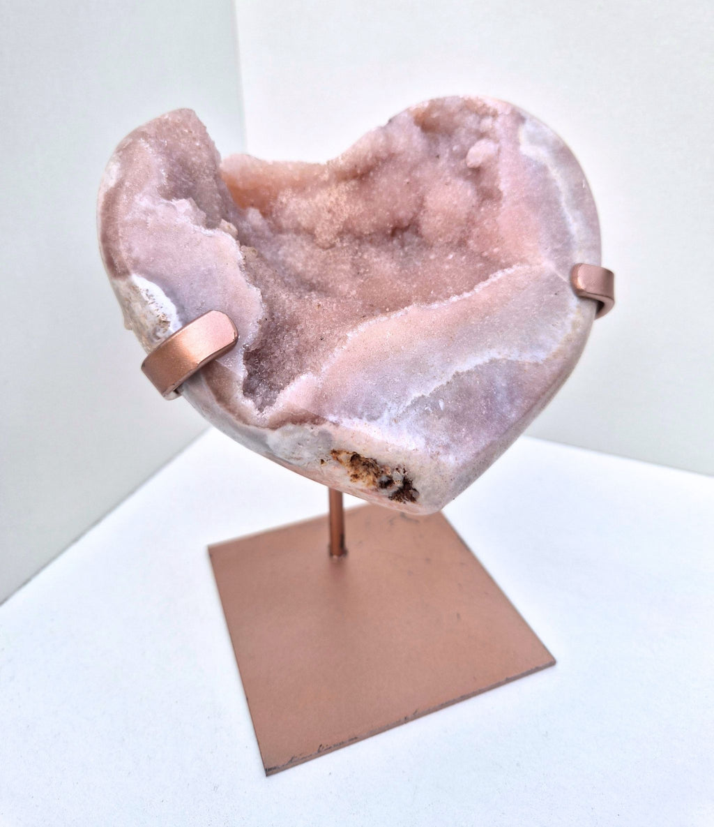 Roze amethist hart op standaard