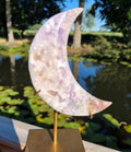 Lune en améthyste rose sur socle