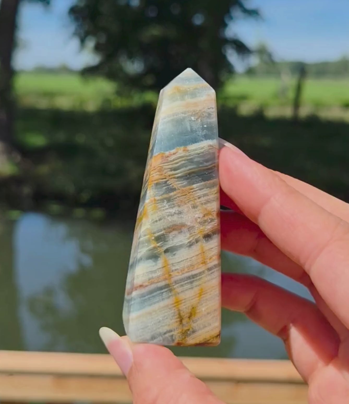 Blauwe onyx toren