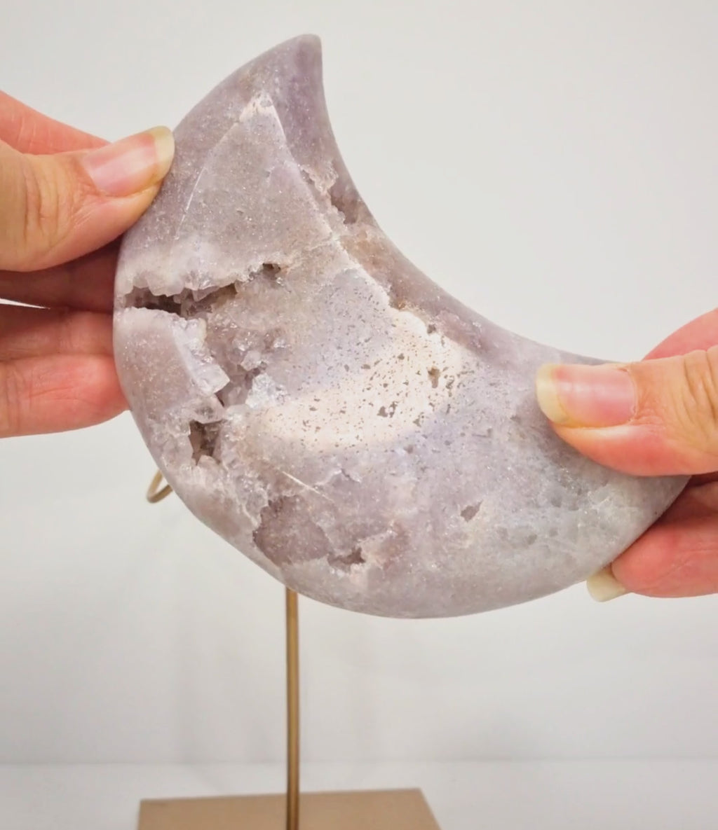 Roze amethist maan op standaard