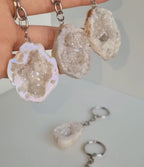 Agaat geode met angel aura coating sleutelhanger