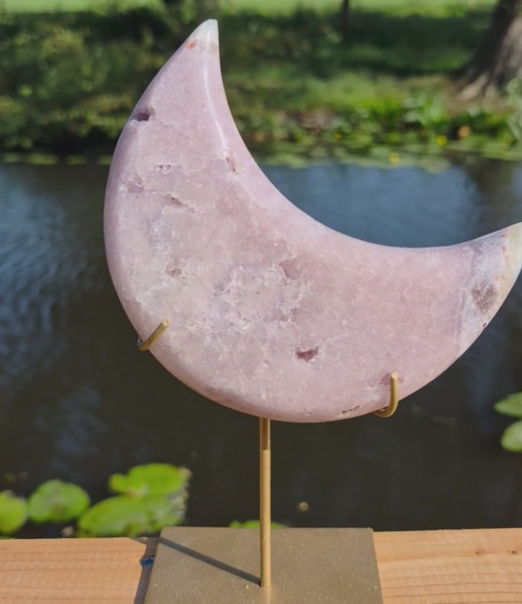 Roze amethist maan op standaard