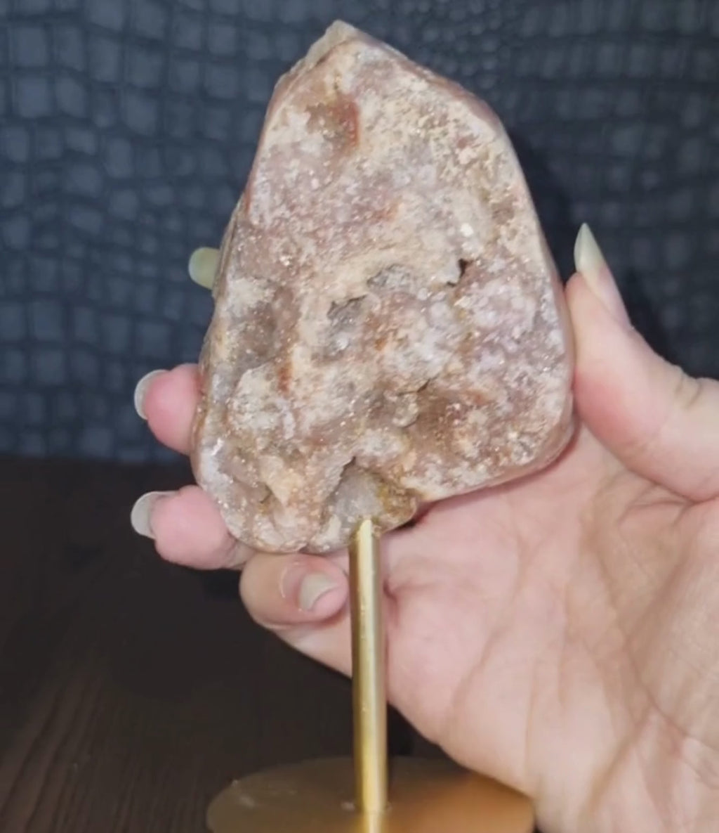 Roze amethist op standaard