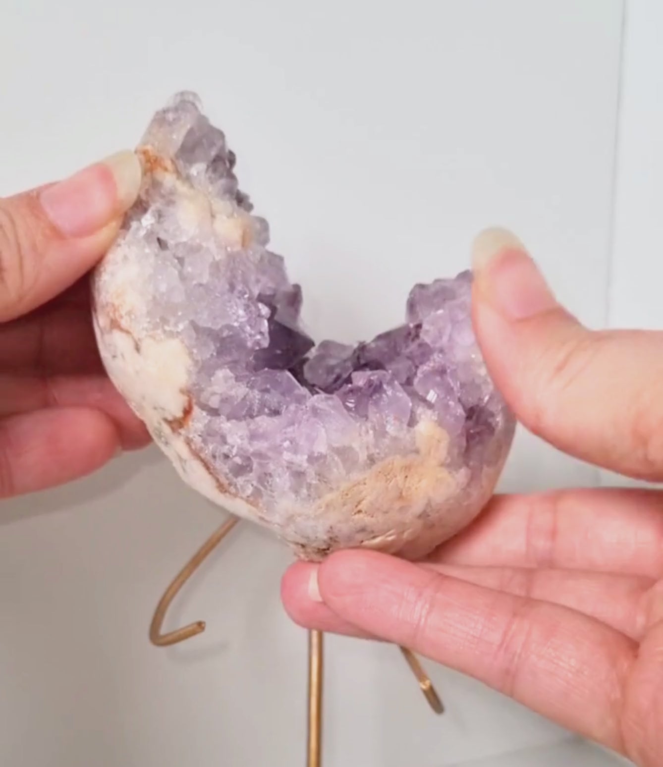 Roze amethist op standaard