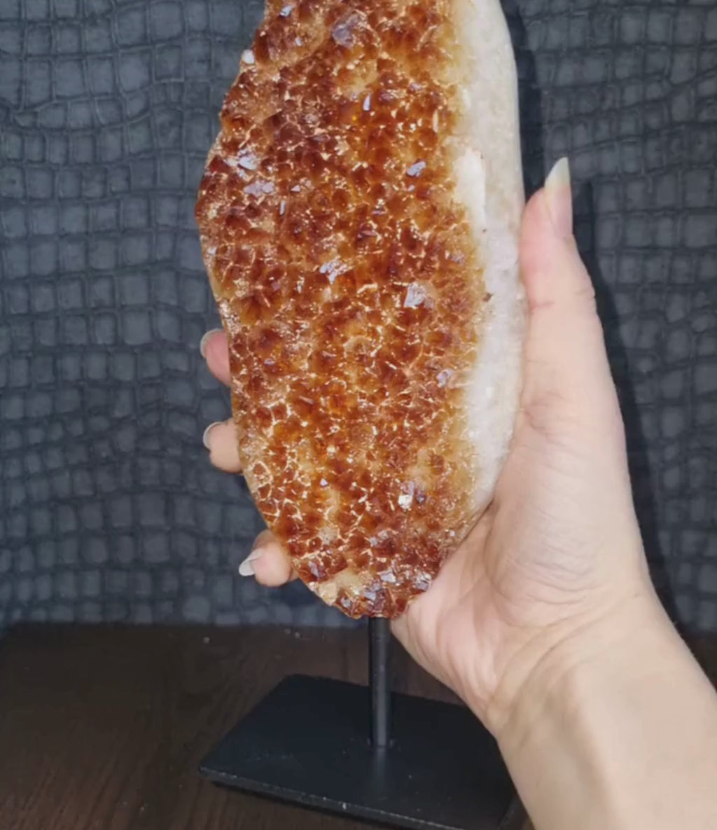 Gebrande amethist op standaard